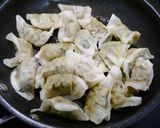 簡単！餃子とトマトの中華煮作り方2写真