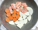 柚子胡椒風味の鶏もも肉と大根と人参の煮物作り方2写真