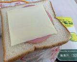 Xで超話題のハムチーズ食パン!!作り方1写真
