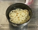 【副菜】れんこんのピリ辛サラダ作り方1写真