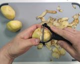 鶏もも肉とじゃがいもの甘辛炒め★動画あり作り方1写真
