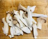 鶏もも肉とほうれん草、きのこのパスタ🍝作り方1写真