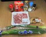 ニンニクの芽&豚コマ肉炒め、豆板醤入り作り方1写真