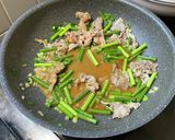 ニンニクの芽&豚コマ肉炒め、豆板醤入り作り方9写真