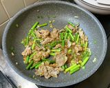 ニンニクの芽&豚コマ肉炒め、豆板醤入り作り方10写真