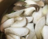 鍋の素活用●鶏肉&きのこのおとしたまご鍋作り方1写真