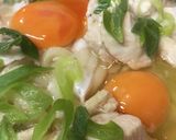 鍋の素活用●鶏肉&きのこのおとしたまご鍋作り方3写真