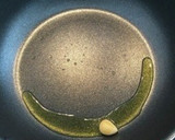 エビとほうれん草のペペロンチーノ炒め♪作り方2写真