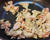 豚バラ切り落としの醤油麹炒め。作り方3写真