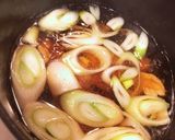 醤油焦がし油揚げでキツネかしわうどん作り方4写真