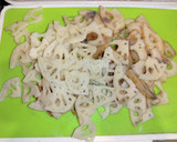 蓮根と挽き肉の味噌マヨネーズ和え作り方1写真