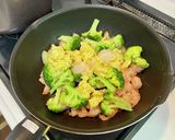 春色✨エビとブロッコリーの塩麹炒め作り方3写真