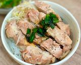 蒸し鶏もやしのピリ辛丼【ここから栄養士】作り方5写真