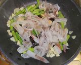 イカとアスパラのガリバタ醤油炒め作り方6写真