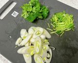 三つ葉と長ネギの鶏ガラ生姜スープ作り方1写真