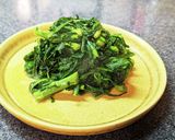 1分炒めて完成！春菊のバターいしる炒め作り方6写真