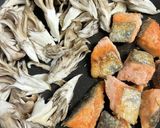 鮭とじゃがいもと舞茸のガリバタ醤油焼き。作り方3写真