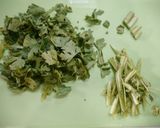 簡単！牛しぐれと春菊のお味噌汁作り方1写真