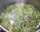 簡単！牛しぐれと春菊のお味噌汁作り方3写真