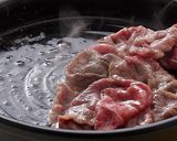 濃厚な旨味がたまらない！ホホ肉のすき焼き作り方3写真