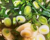 お味噌汁に葉ニンニク!作り方2写真
