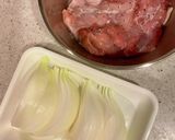 鶏肉と新玉ねぎの塩炒め作り方1写真