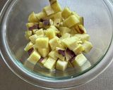 簡単、さつまいもとサラダ豆の甘辛煮。作り方1写真