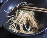材料費約７５円 モヤシと卵の味噌炒め作り方4写真