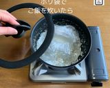 ポリ袋ふりふりおにぎり『シャケとコーン』作り方1写真