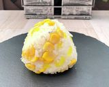 ふりふりおにぎり『コーンじゃこたくあん』作り方7写真