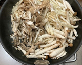 ごはん、お酒が進む！3種きのこの醤油炒め作り方3写真