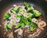 海老とブロッコリーのガリバタ醤油パスタ作り方2写真