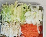 えのきとせん切り野菜の塩麹スープ作り方1写真
