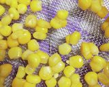 ミニトマトとコーンのピザ＊水玉トースト作り方1写真