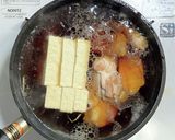 鶏もも肉と豆腐と長葱と春菊と椎茸のうま煮作り方3写真