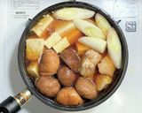 鶏もも肉と豆腐と長葱と春菊と椎茸のうま煮作り方4写真