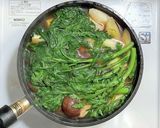 鶏もも肉と豆腐と長葱と春菊と椎茸のうま煮作り方5写真
