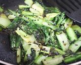 5分で簡単♪小松菜のごま醤油炒め作り方4写真
