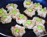 フライパンで簡単☆枝豆とカニカマの焼売作り方5写真