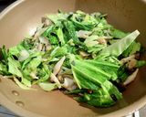 牡蠣としめじと春キャベツの炒め物作り方12写真