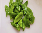 キャベツと油揚げとさやえんどうの卵とじ作り方1写真