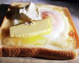 目玉焼きはパンに乗せて焼きます作り方4写真
