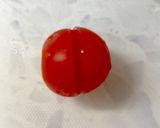 サラダにミニトマトを 切って可愛く^^作り方2写真