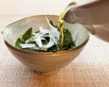 新玉ねぎと生わかめの出し酢和え♪作り方4写真