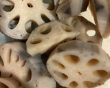レンコンとしめじとえのき茸の塩麹炒め作り方1写真