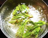 タラの芽としらすの味噌汁作り方1写真