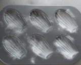 米粉で作る☆クリームチーズのマドレーヌ。作り方1写真