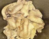 鶏皮とスライスオニオンのサラダ作り方2写真