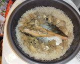 鮭と舞茸の白だしバター炊き込みご飯作り方4写真