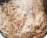 節約にも！もやし しめじの ソース炒め♬作り方2写真